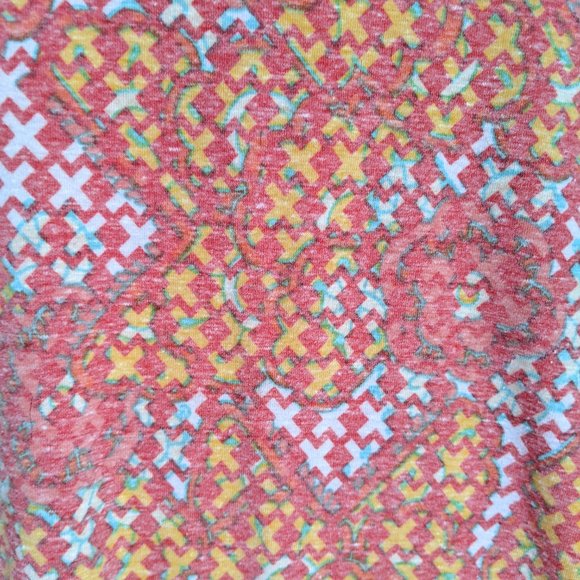LuLaRoe Crosshatch Pattern Perfect Tee - Picture 4 of 5
